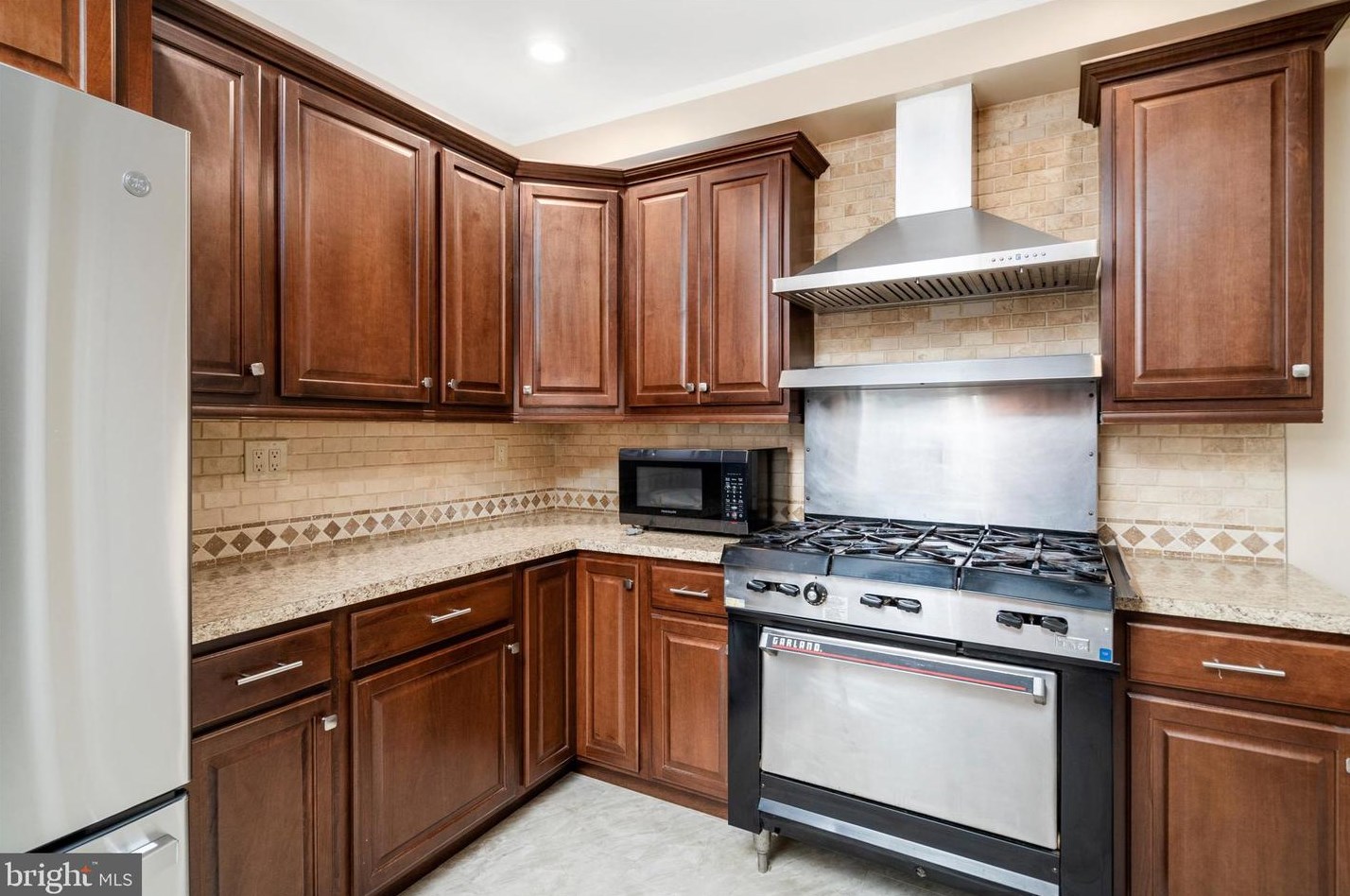 406 Beechwood Ave, Trenton NJ  08618-2524 exterior