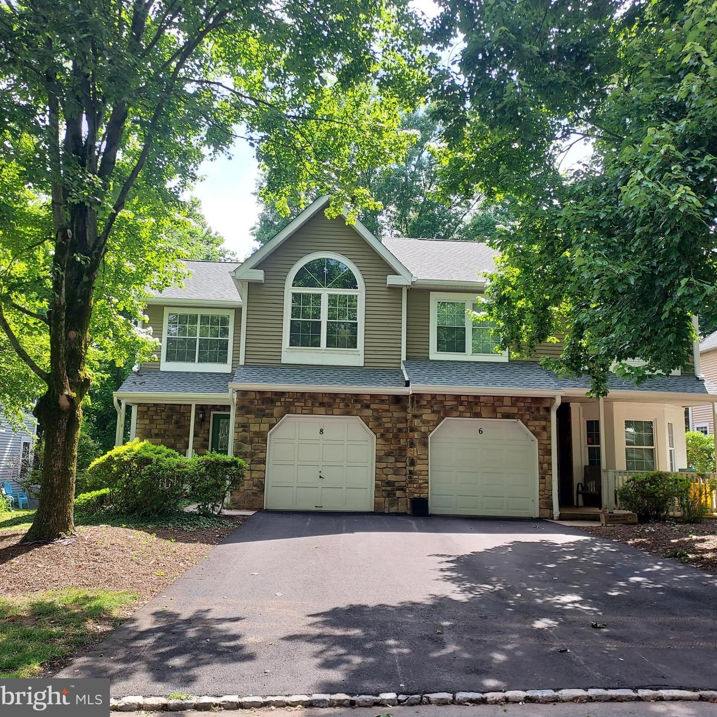 8 Stonerise Dr, Trenton, NJ 08648-5533