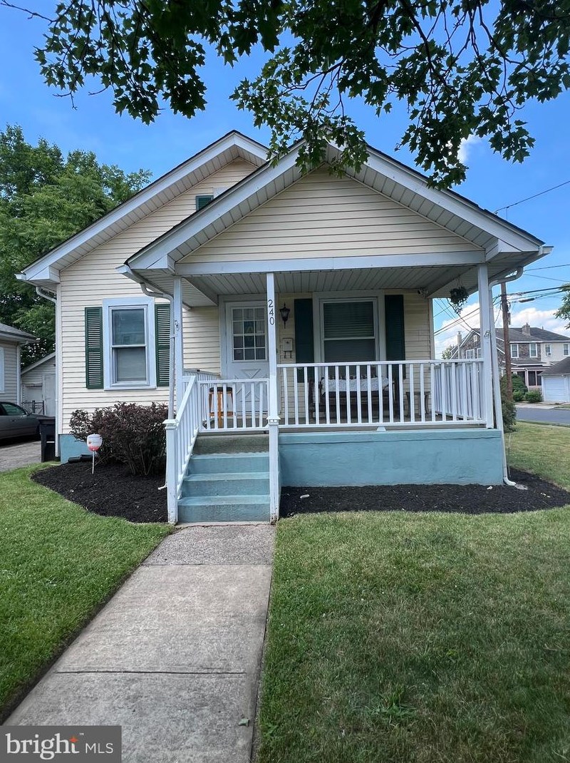 240 Darcy Ave, Trenton, NJ 08629-1618