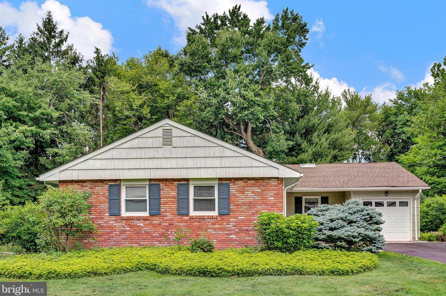 17 Great Woods Dr, Trenton, NJ 08618
