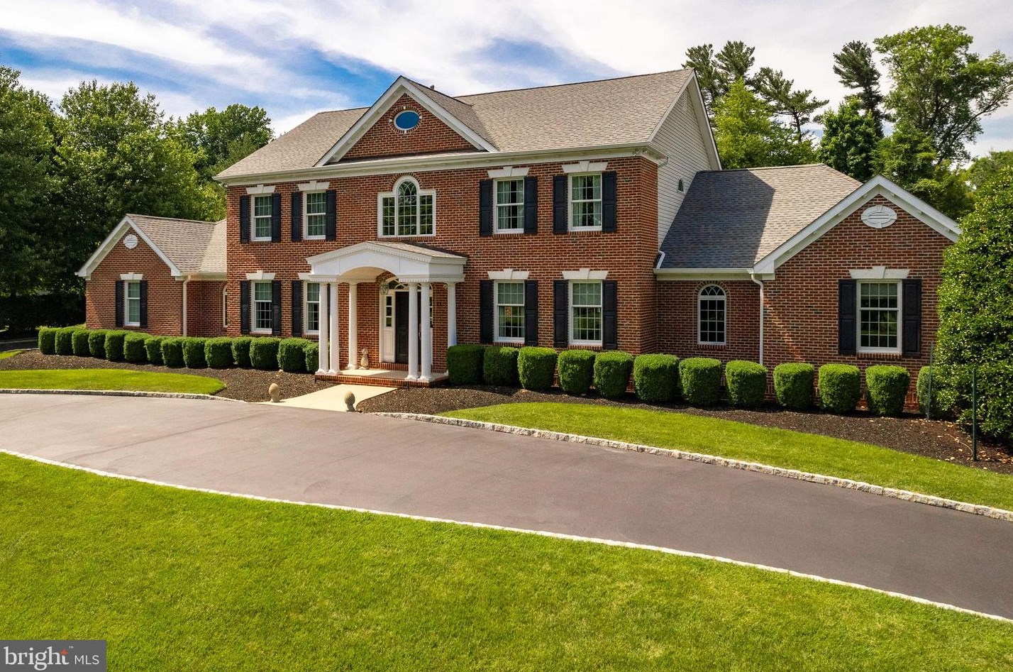 13 Buckingham Dr, Princeton, NJ 08540
