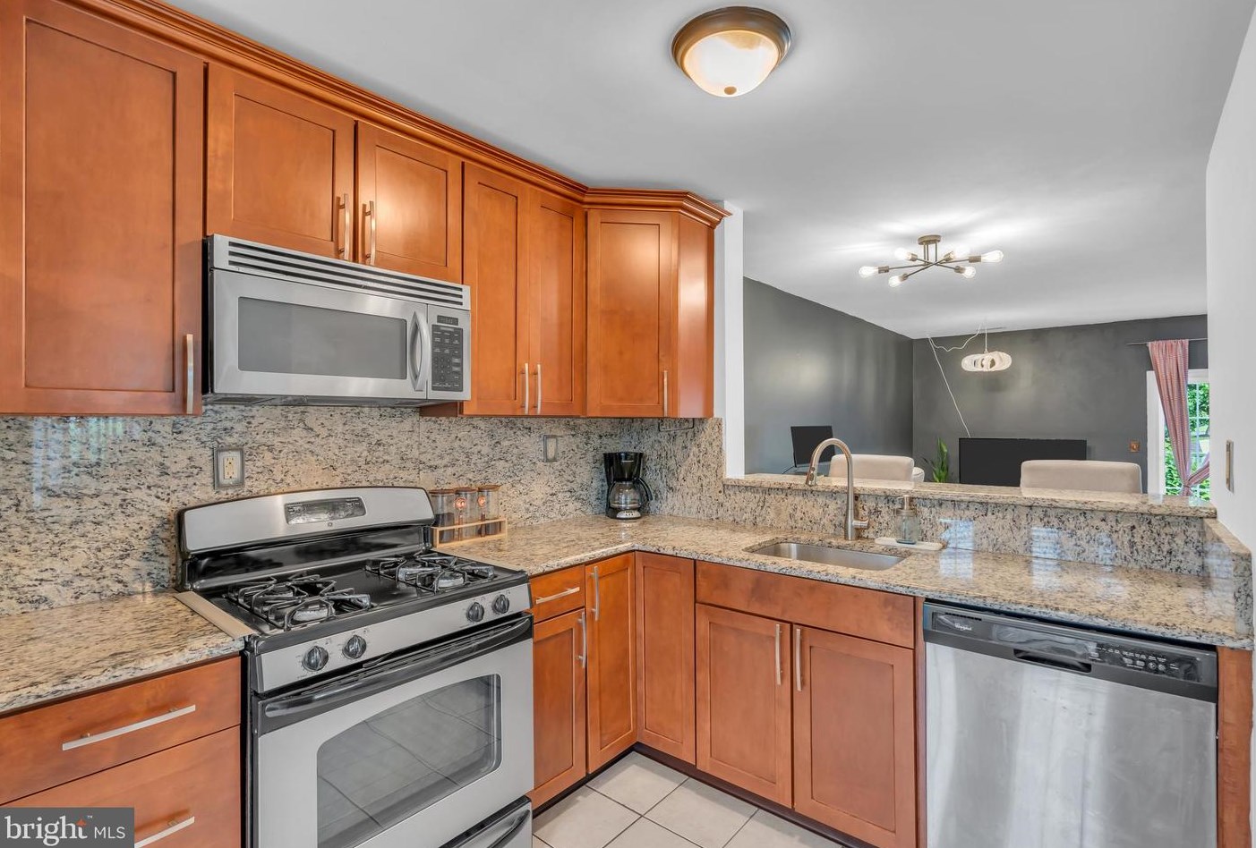 11 Hopkinson Ct, East Windsor NJ 08520-2725 exterior