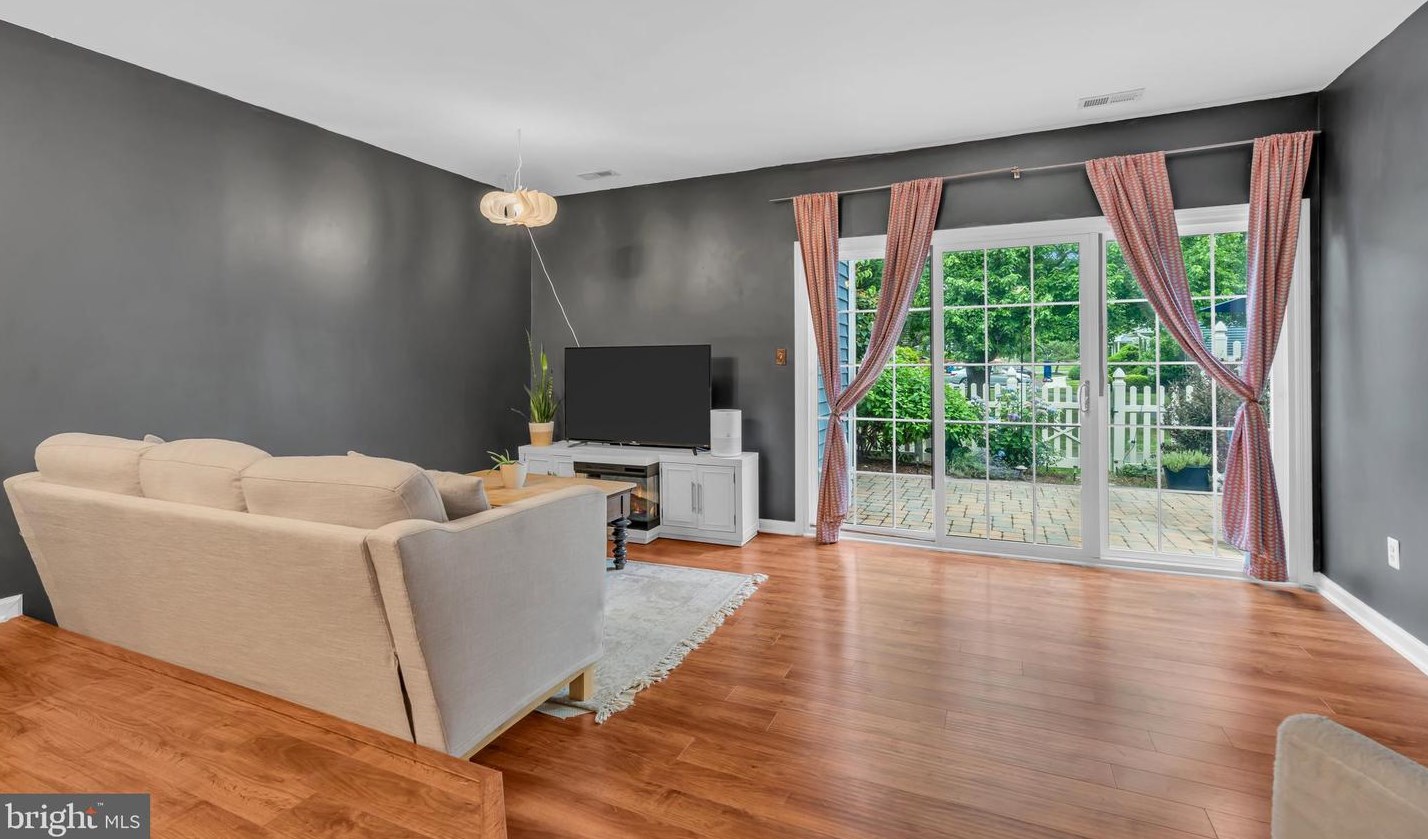 11 Hopkinson Ct, East Windsor NJ 08520-2725 exterior