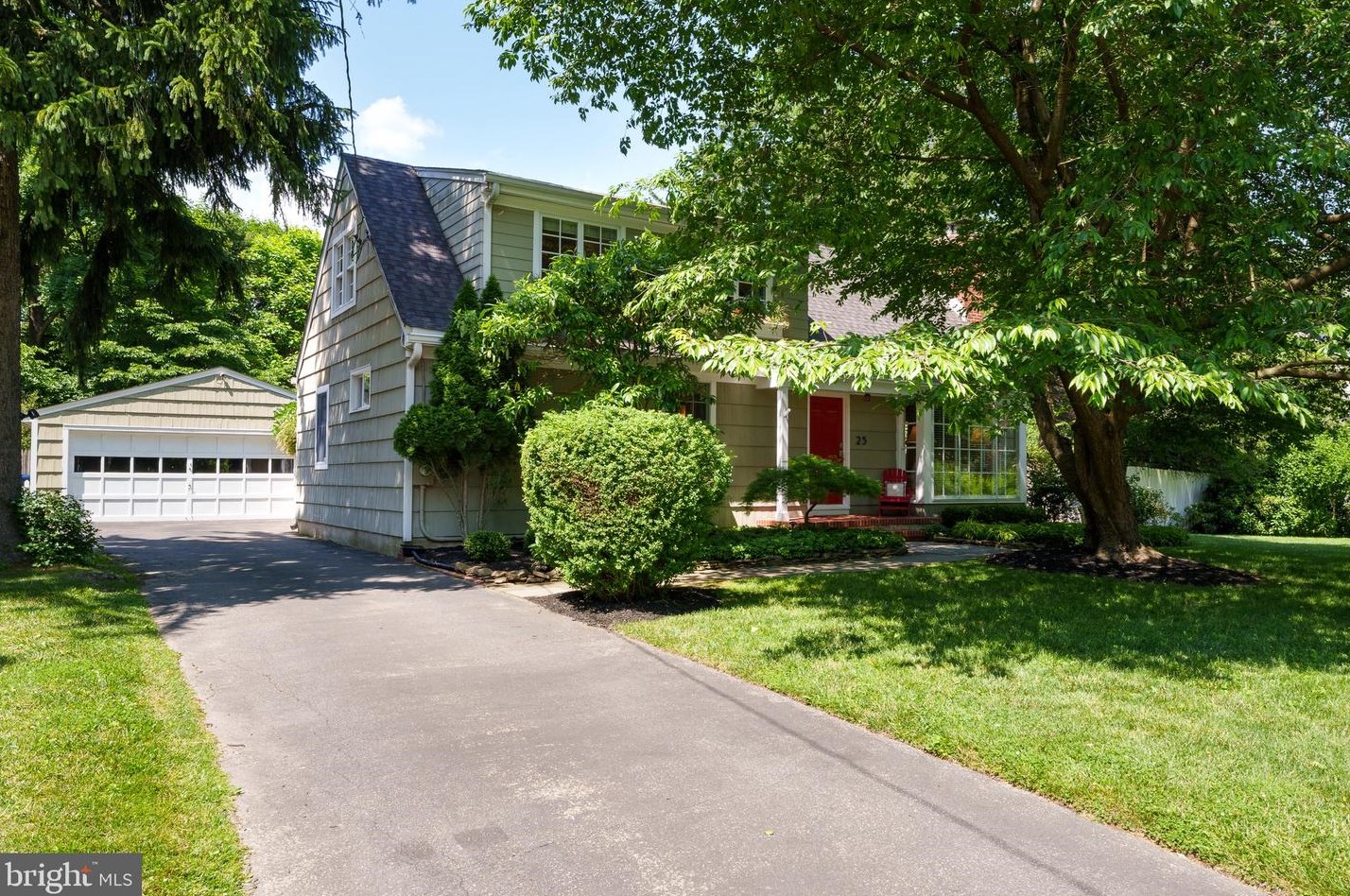 25 E Curlis Ave, Pennington, NJ 08534
