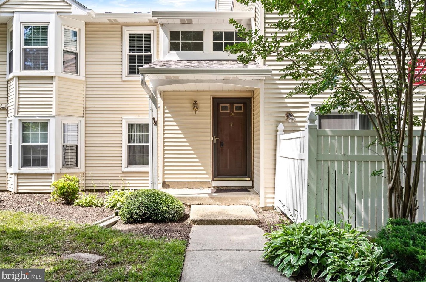 104 Mill Run E, East Windsor, NJ 08520