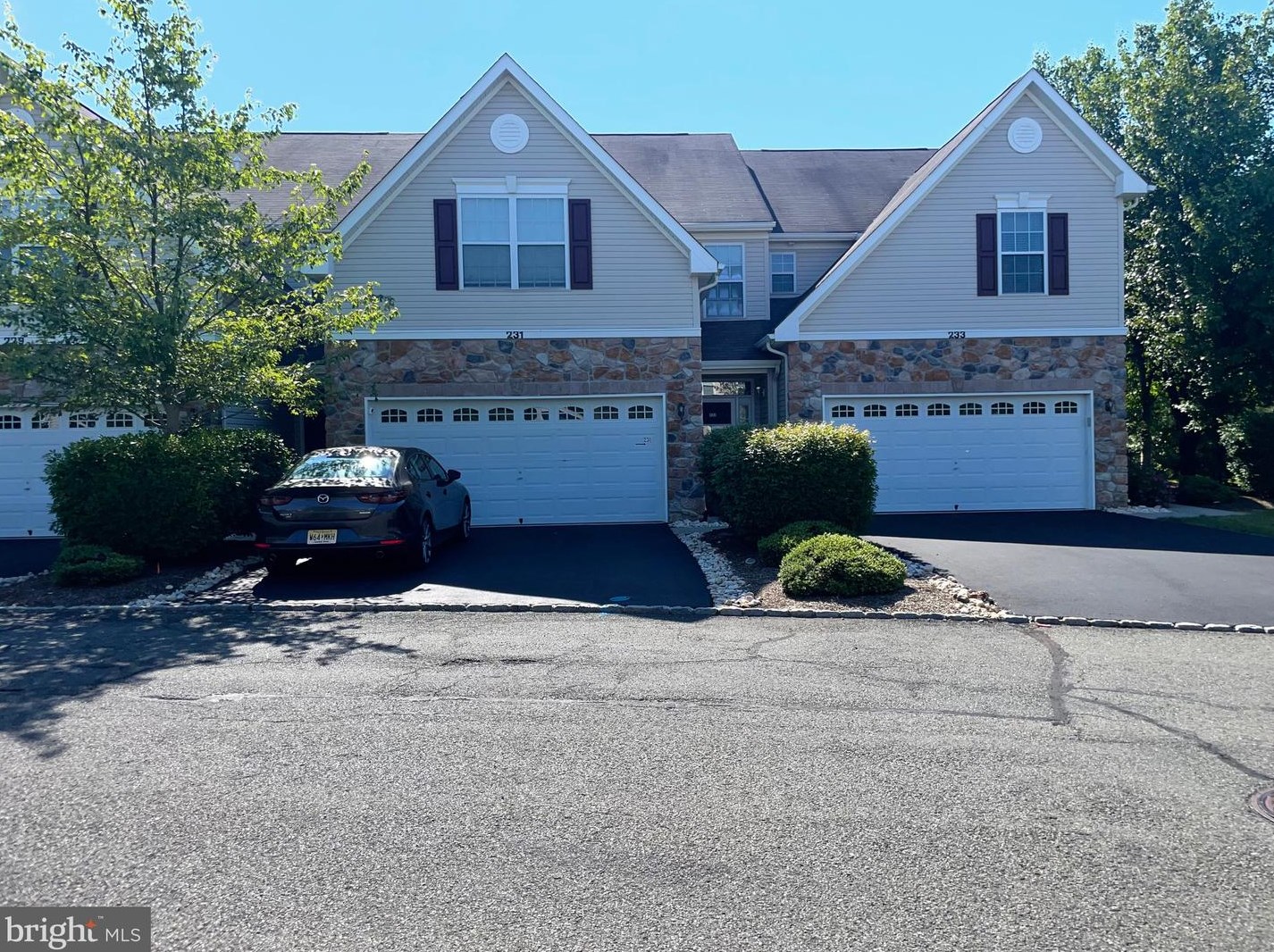 231 Brinley Dr, Pennington, NJ 08534