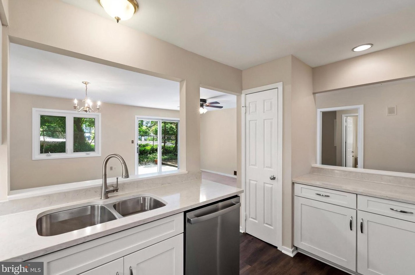 31 Academy Ct, Pennington, NJ 08534