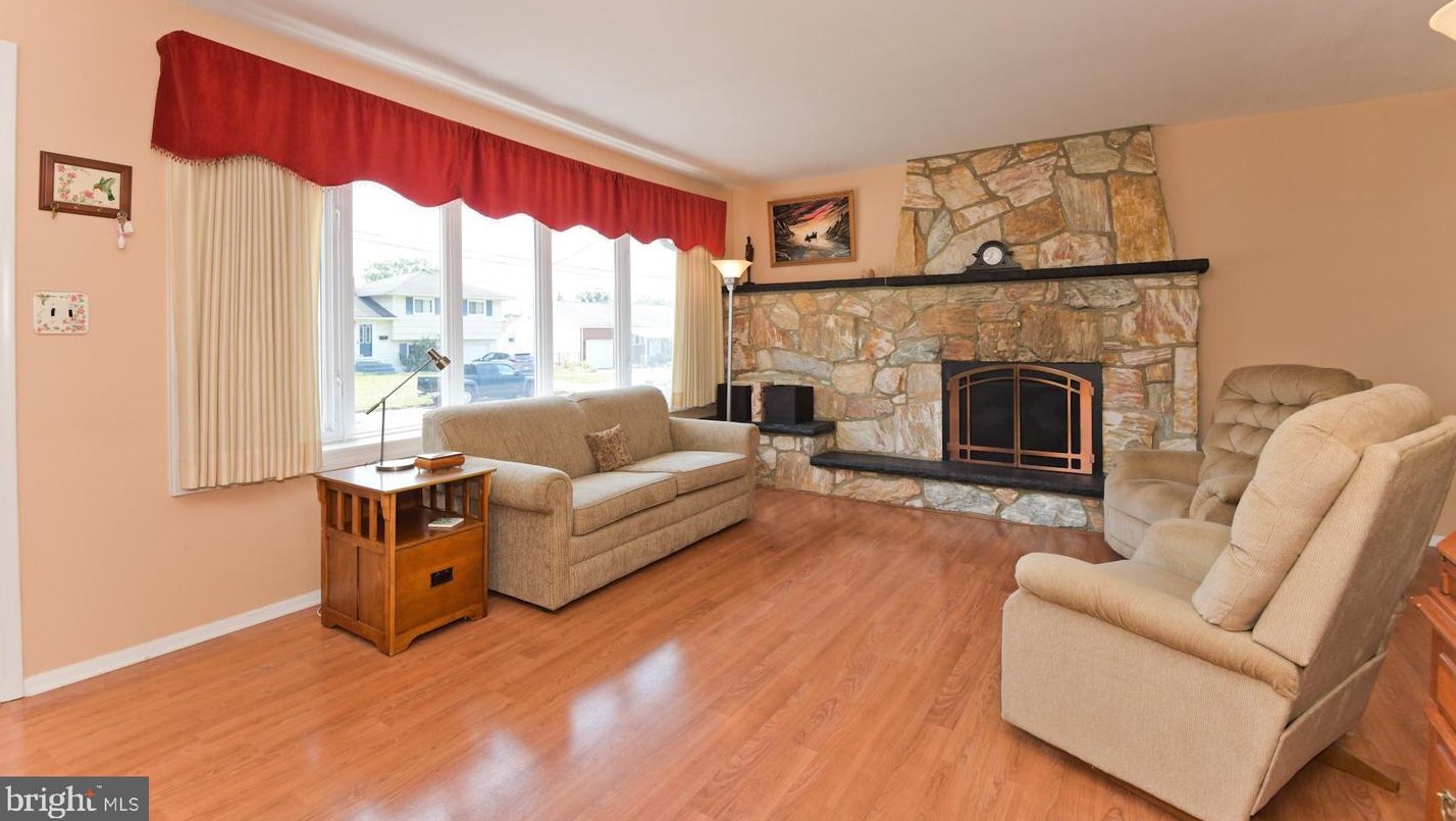19 Cannon Dr, Trenton, NJ 08690