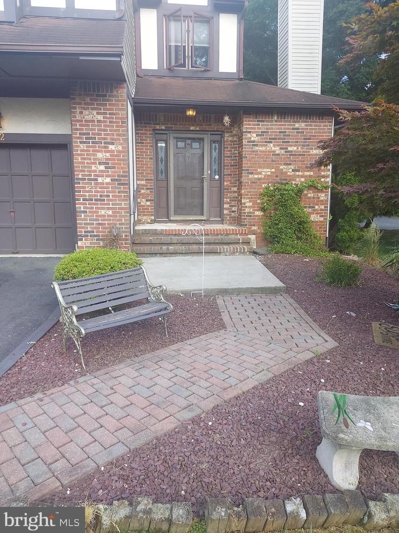32 Cambridge Dr, Trenton, NJ 08628