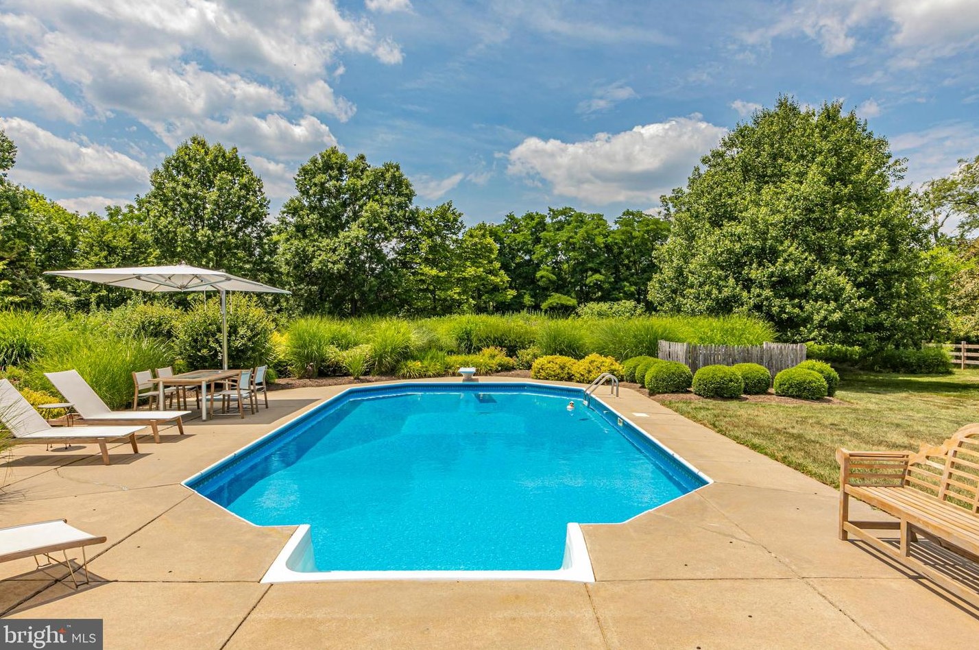 21 Willow Creek Dr, Pennington, NJ 08534