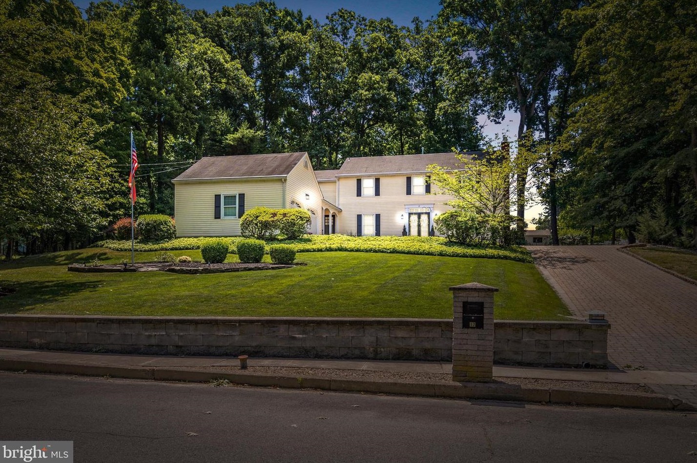 17 Forest Ln, Trenton, NJ 08628