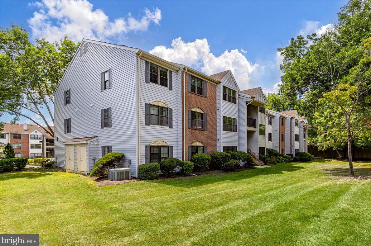48 Chamberlin Ct, Lawrence Township, NJ 08648