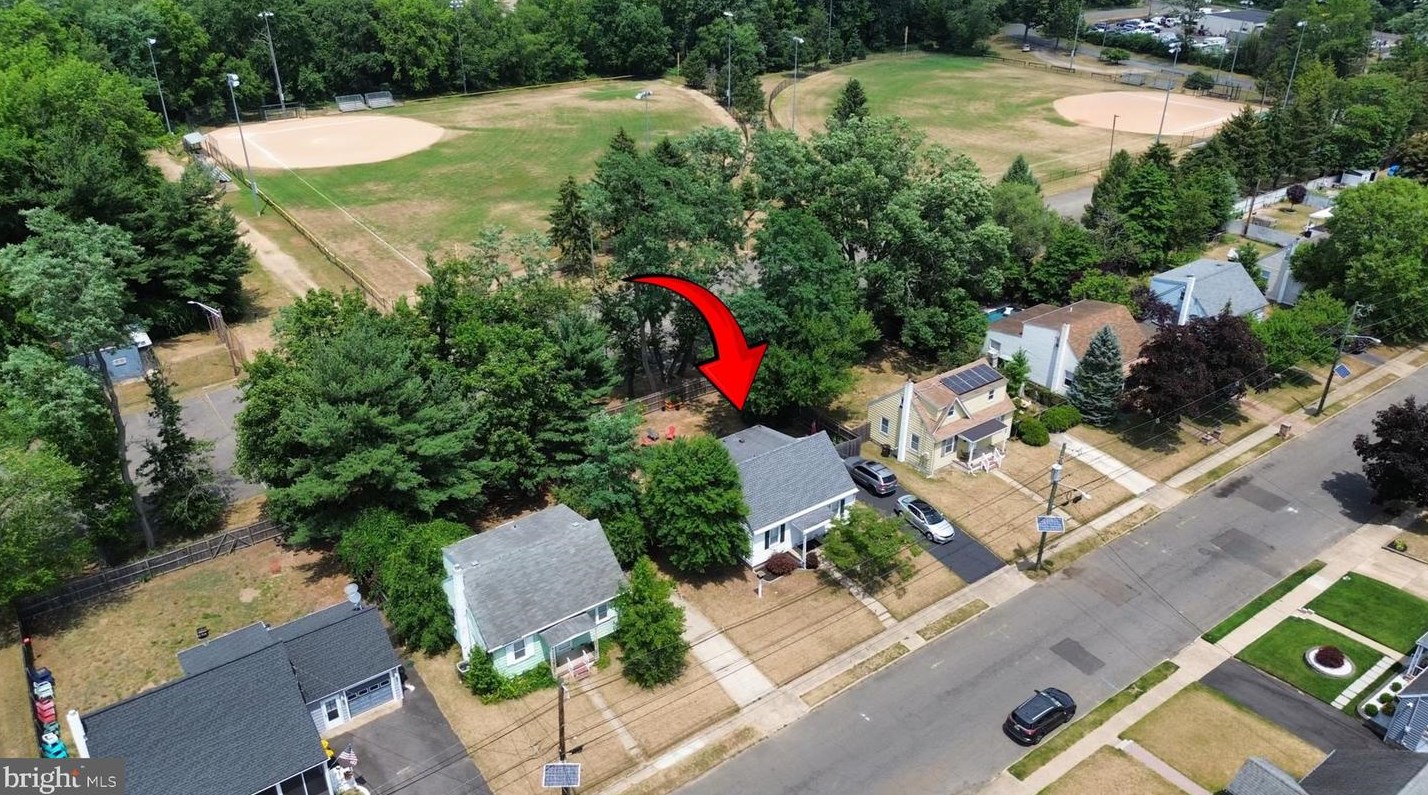 32 Collins Rd, Trenton, NJ 08619