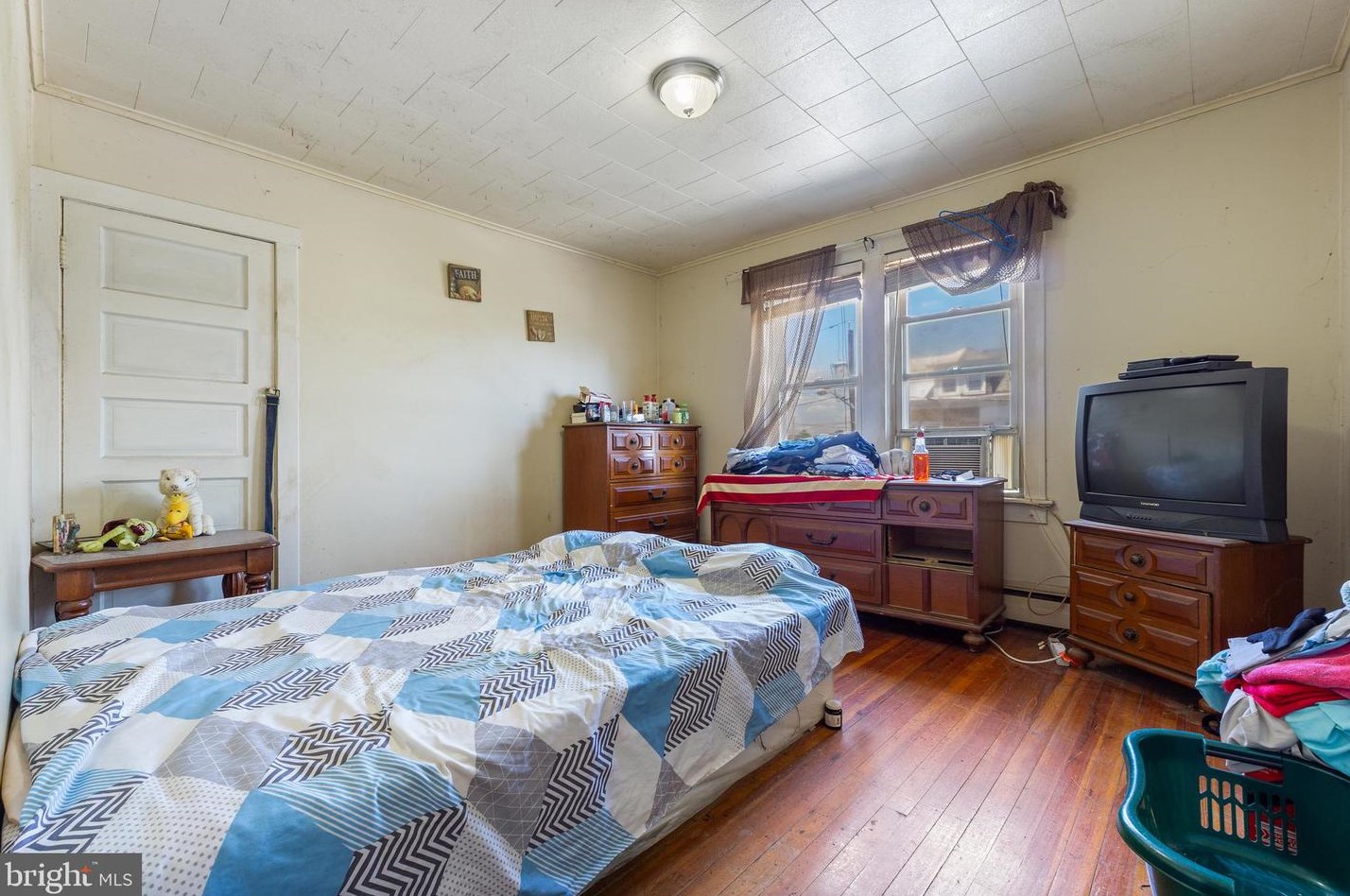 1023 Adeline St, Trenton NJ  08610-6404 exterior