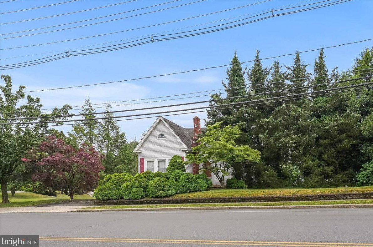 19 Upper Ferry Rd, Trenton, NJ 08628