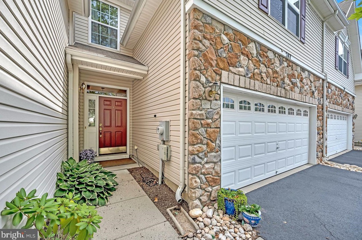 247 Concord Pl, Pennington, NJ 08534