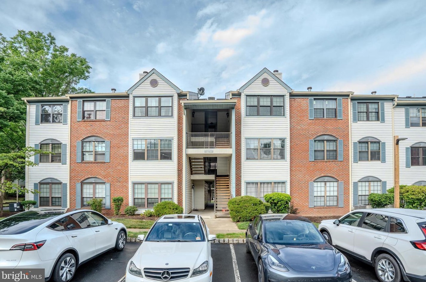 13 Chamberlin Ct, Lawrence Township, NJ 08648