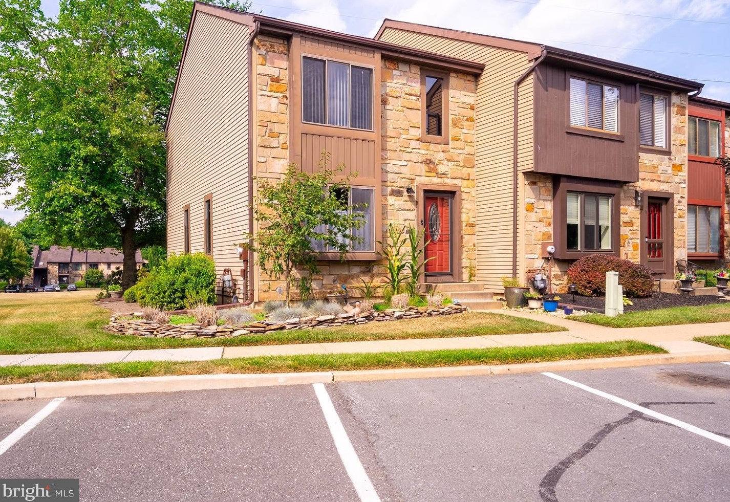 12 Crawford Ct, Trenton, NJ 08690