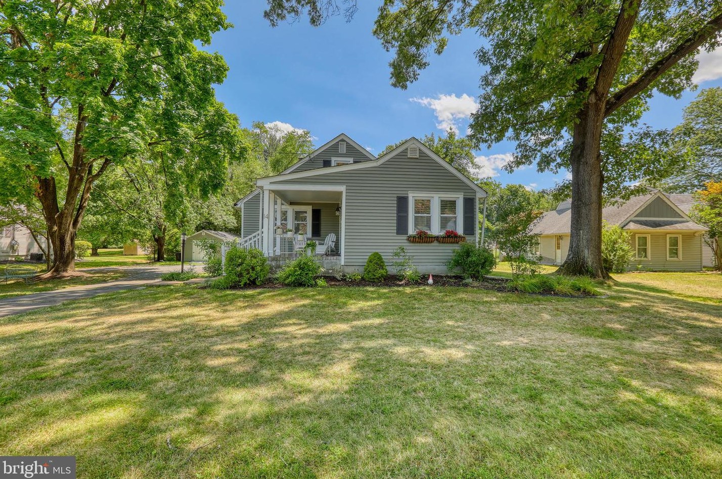 14 Crest Ave, Pennington, NJ 08534