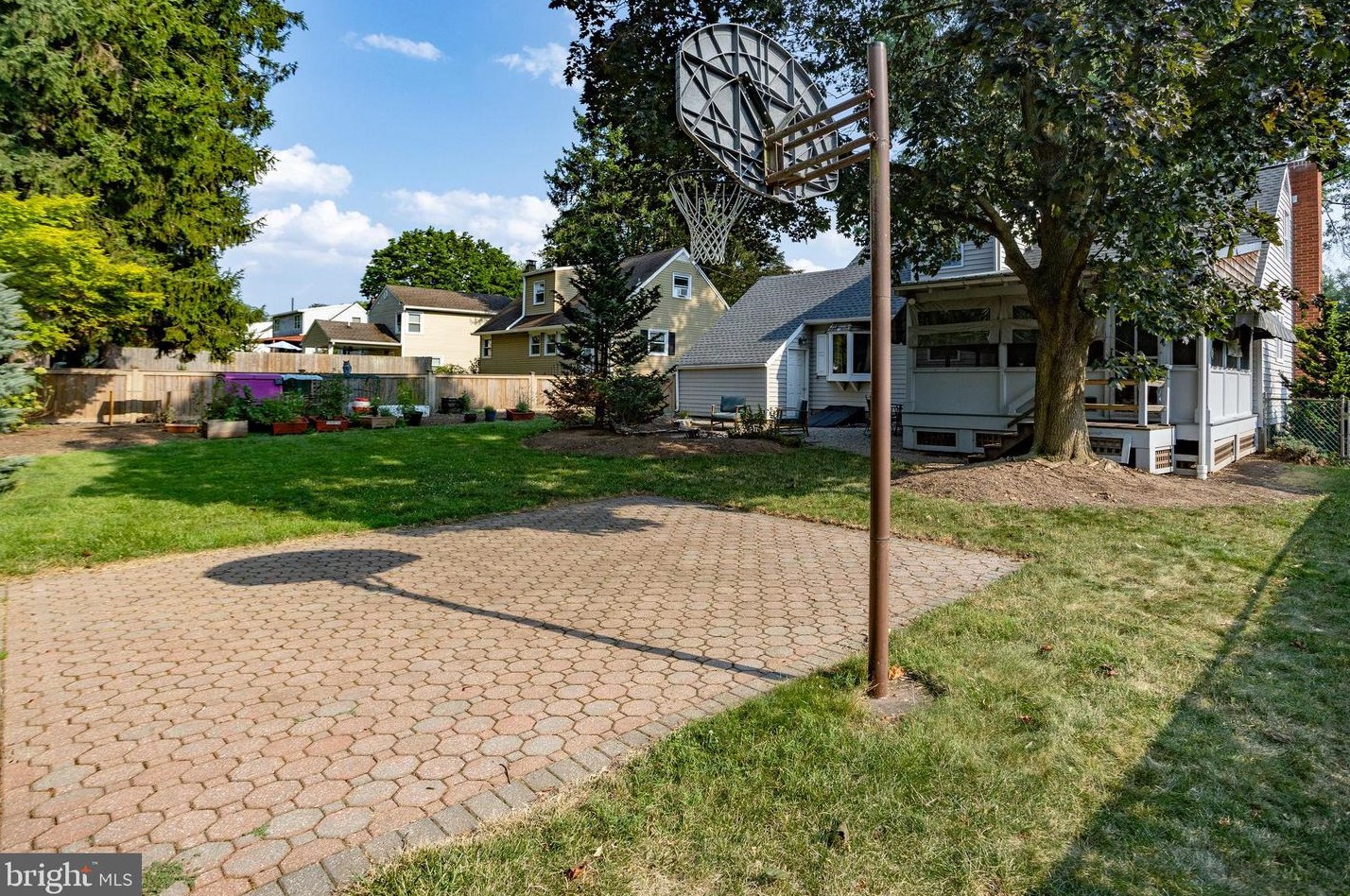116 Susan Dr, Trenton NJ  08638-1557 exterior