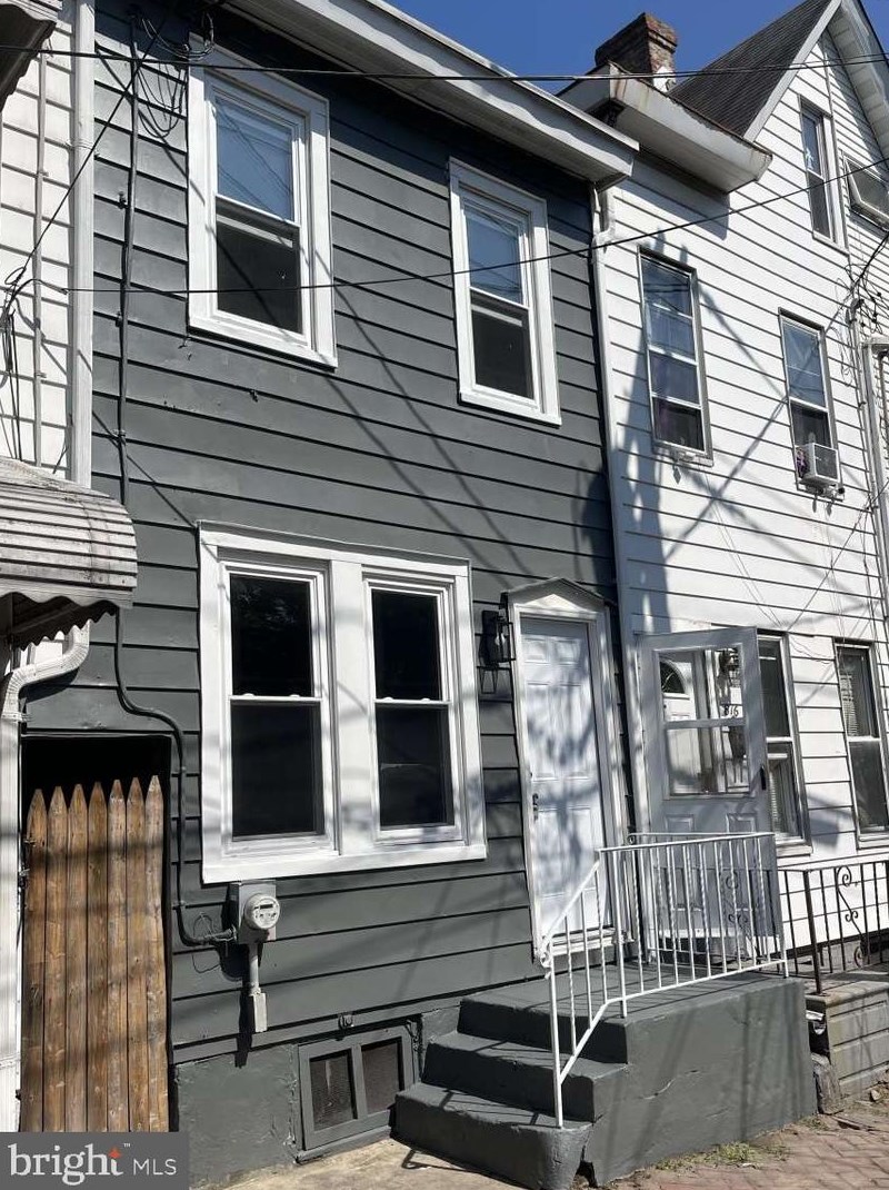 814 Division St, Trenton, NJ 08611