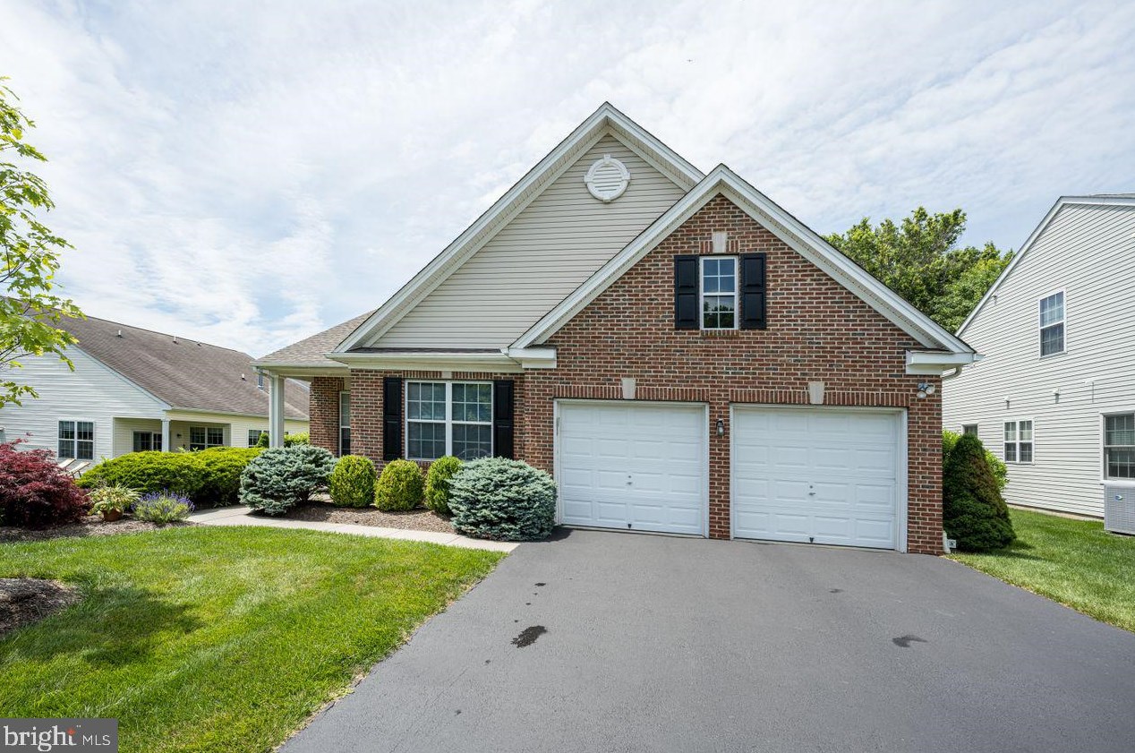38 Lexington Dr, Pennington, NJ 08534