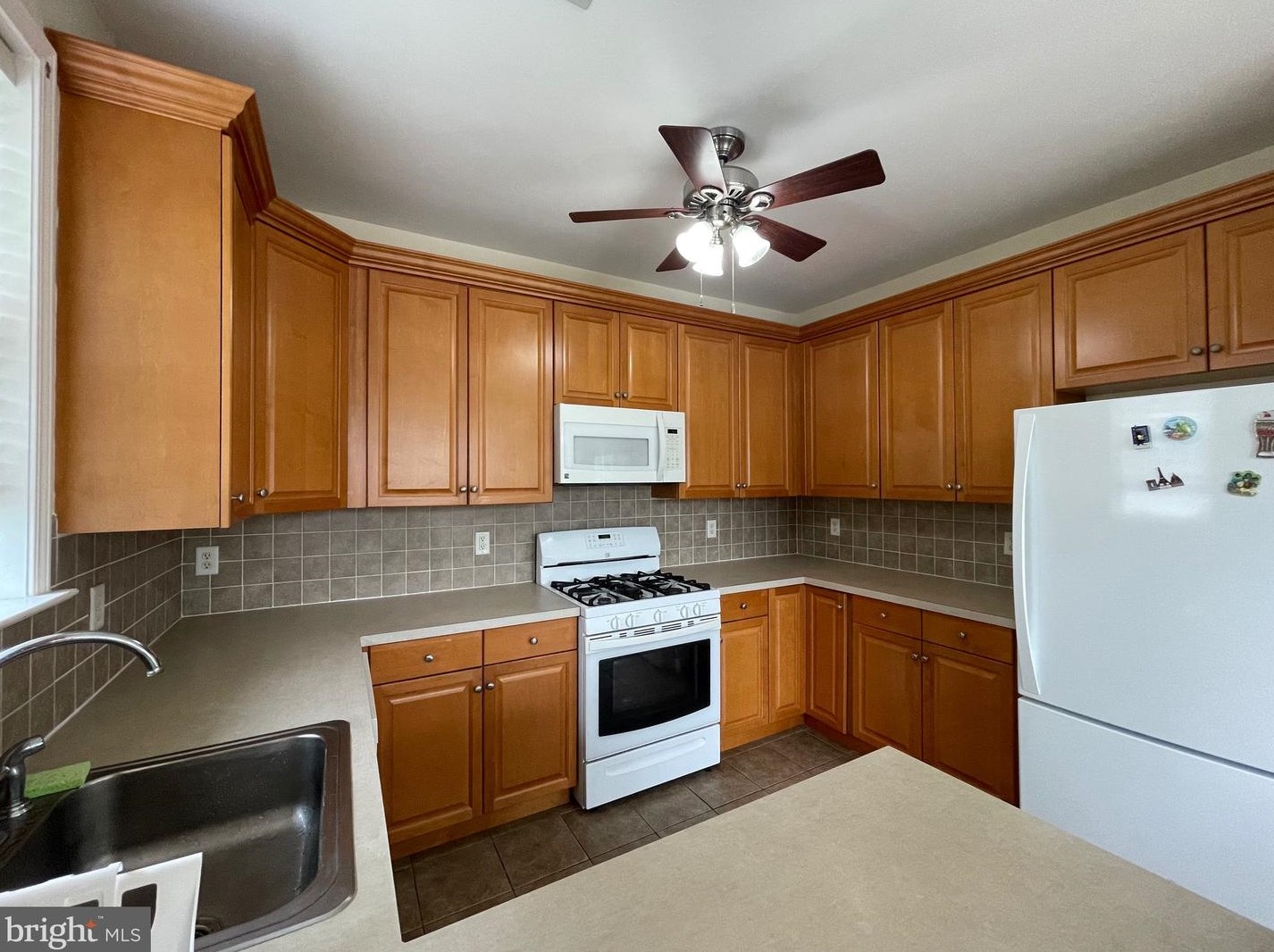 221 Masterson Ct, Trenton NJ  08618-1438 exterior