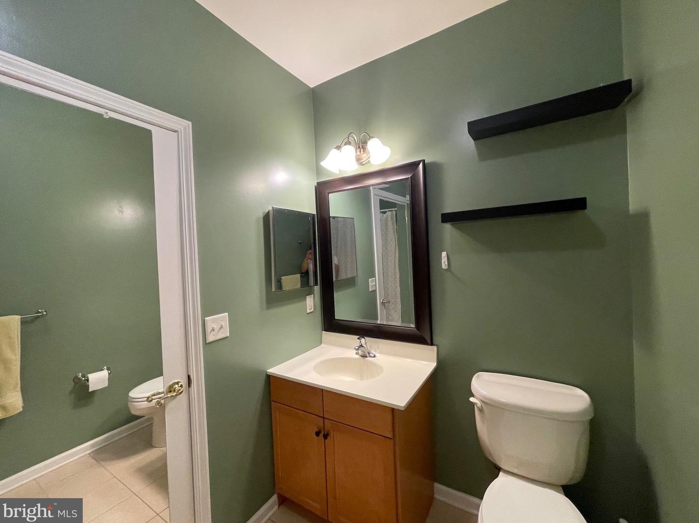 221 Masterson Ct, Trenton NJ  08618-1438 exterior