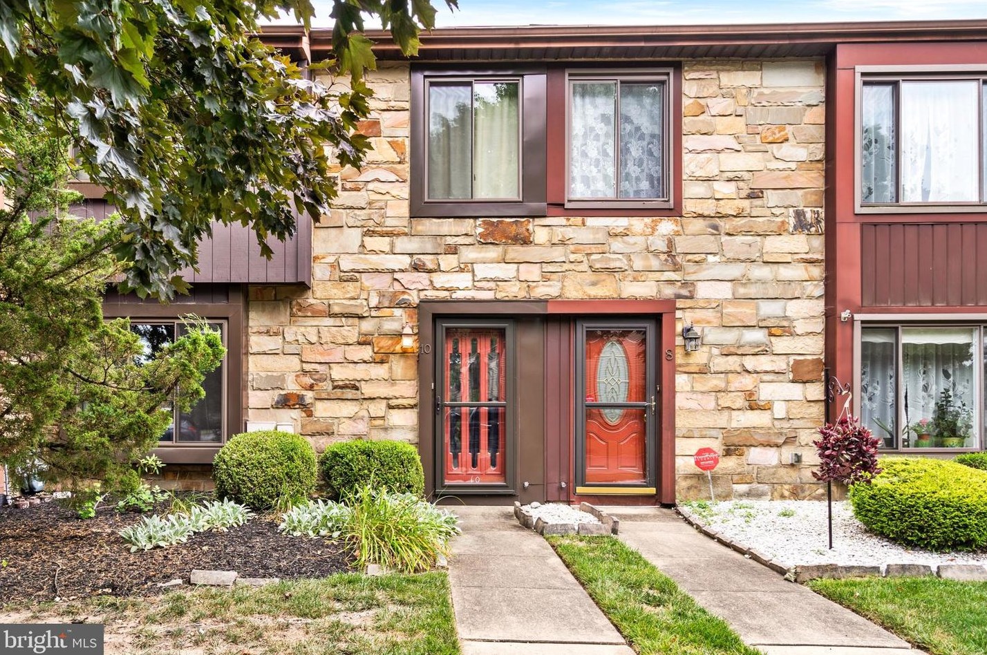 10 Topaz Ln, Trenton, NJ 08690