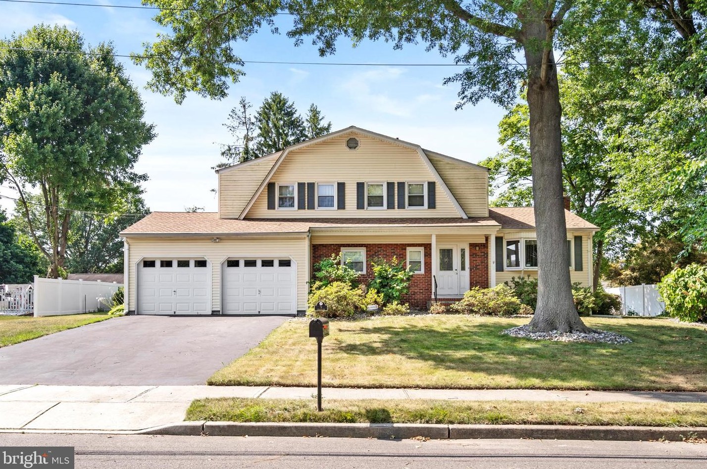 9 Deacon Dr, Trenton, NJ 08619