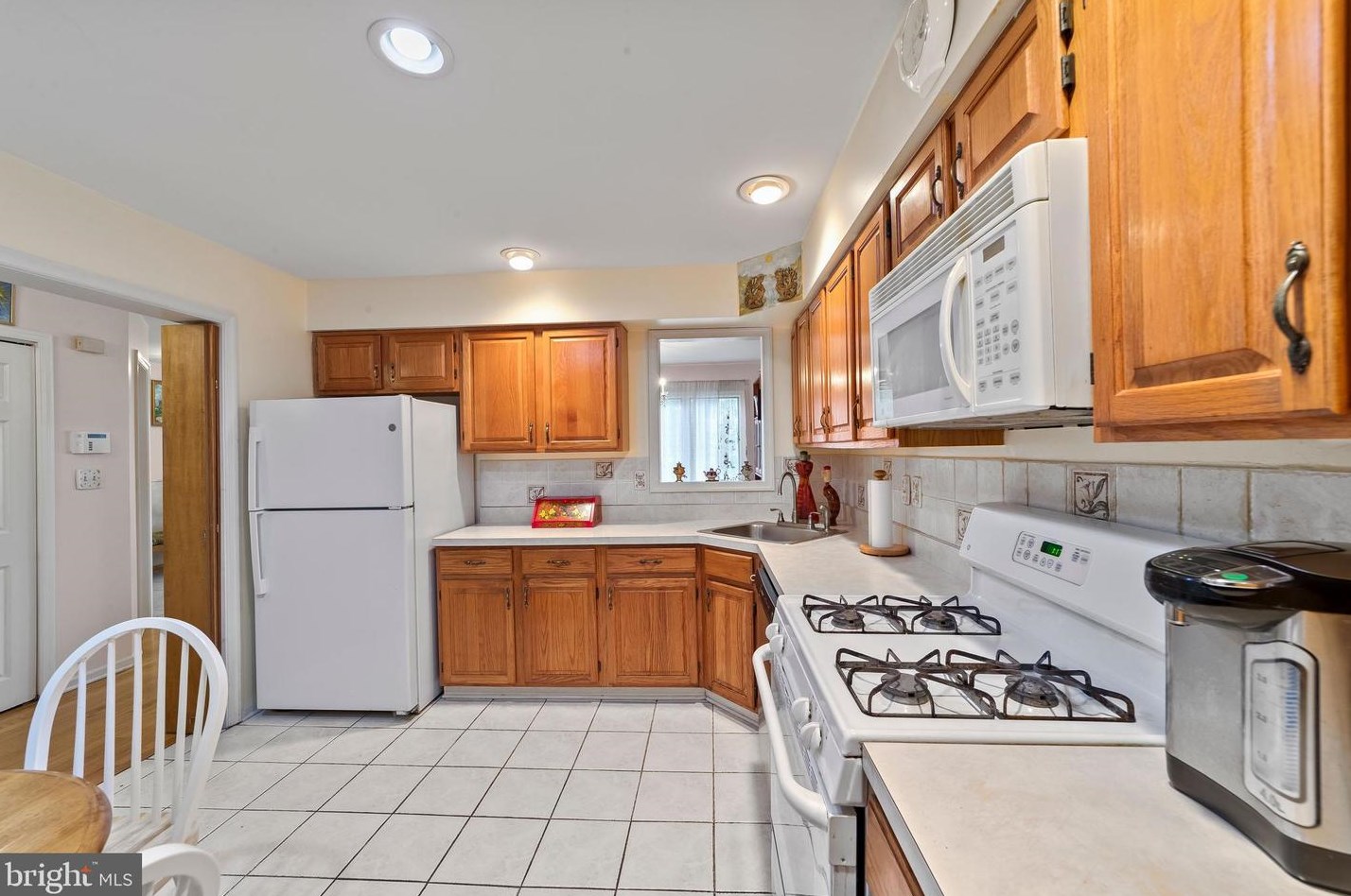 25 Exeter Ct, Princeton NJ 08540-7048 exterior