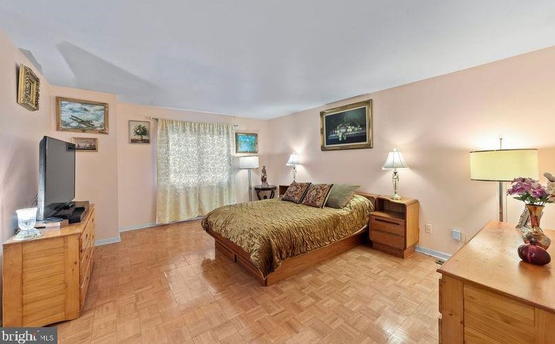 25 Exeter Ct, Princeton NJ 08540-7048 exterior