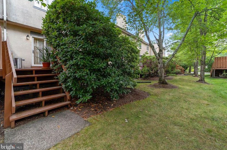 25 Exeter Ct, Princeton NJ 08540-7048 exterior