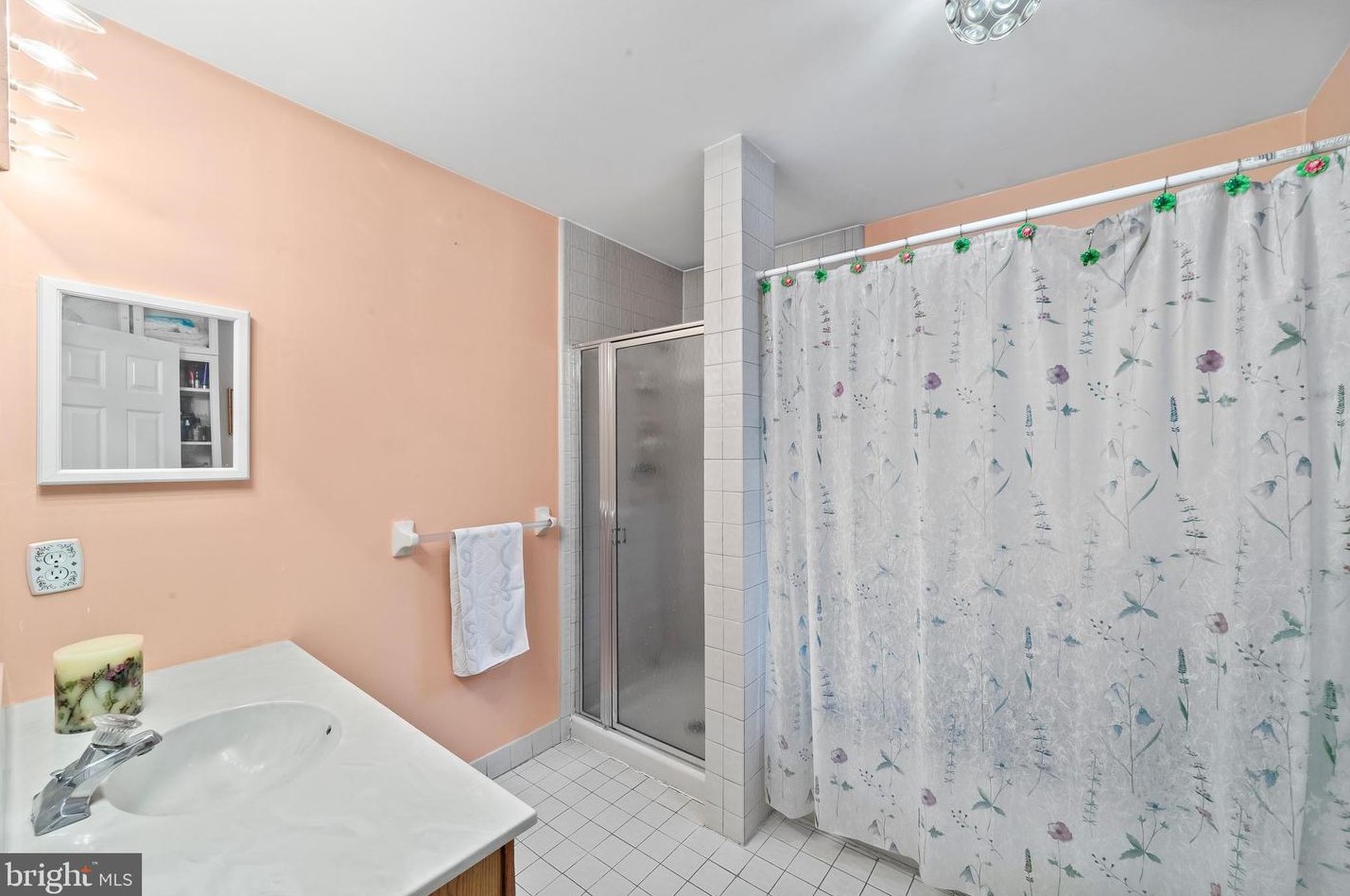 25 Exeter Ct, Princeton NJ 08540-7048 exterior