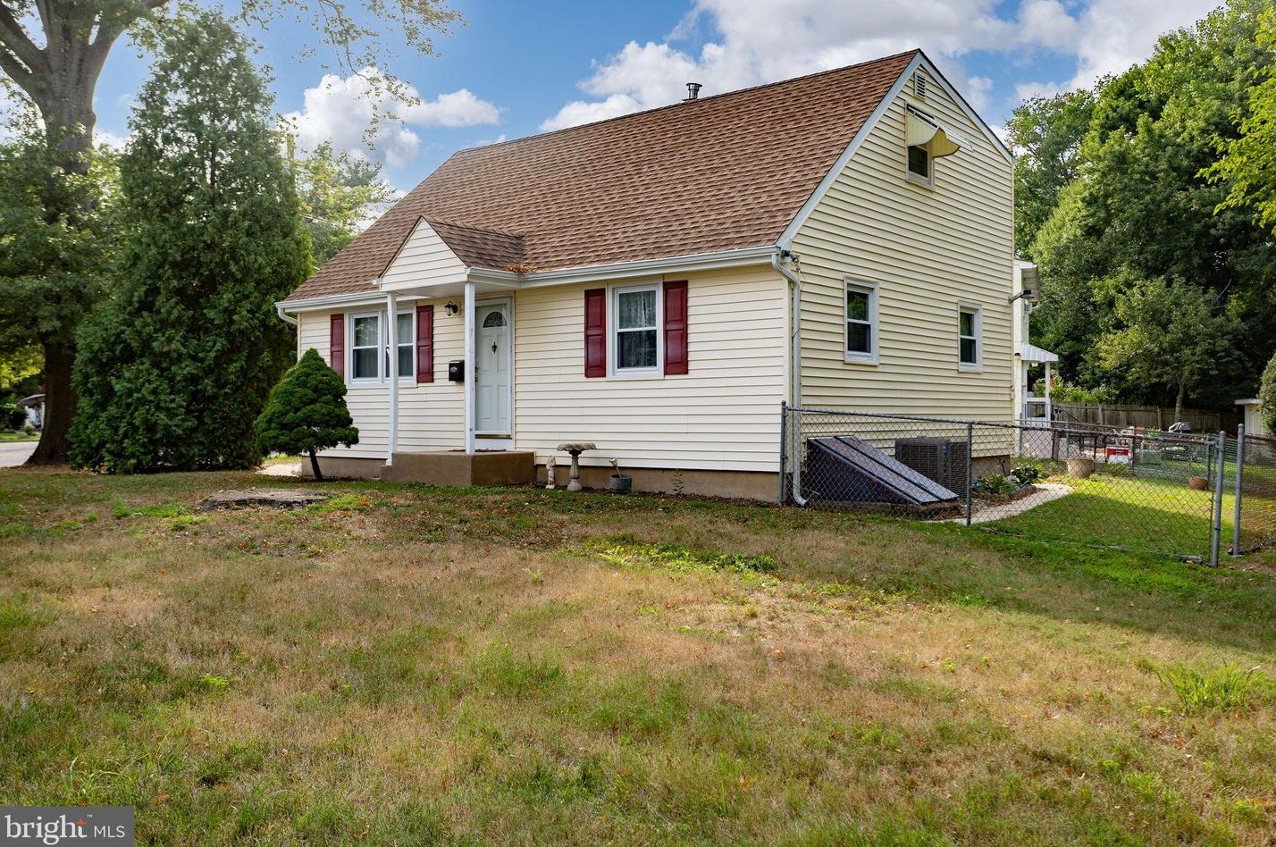 30 Baylor Cir, Trenton, NJ 08610