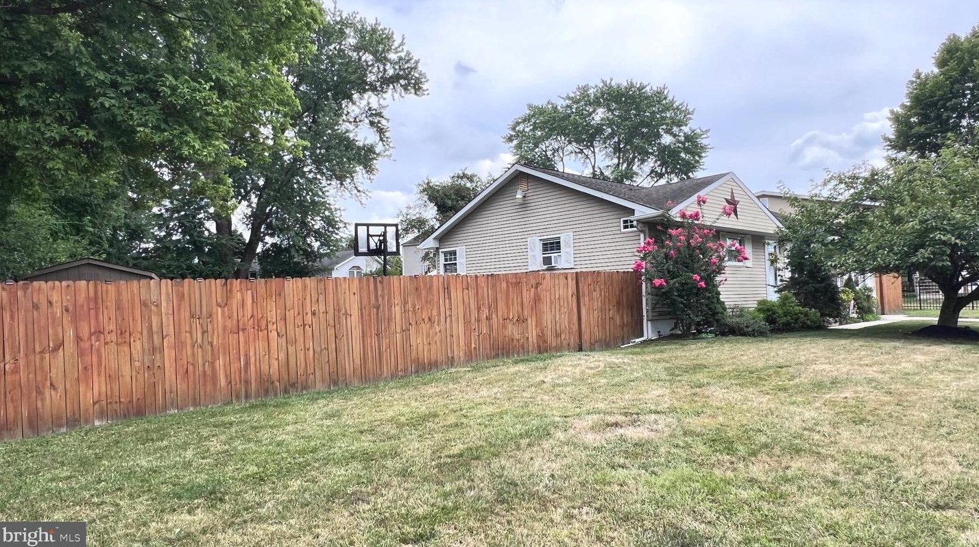 4 Imperial Dr, Trenton, NJ 08690