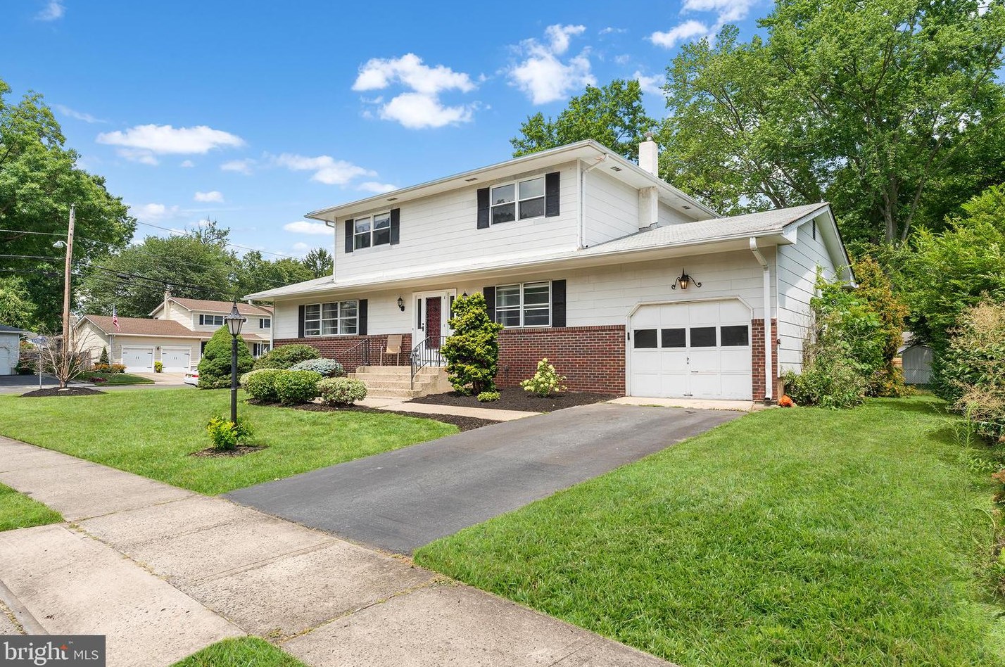 1 Periwinkle Ln, Trenton, NJ 08619