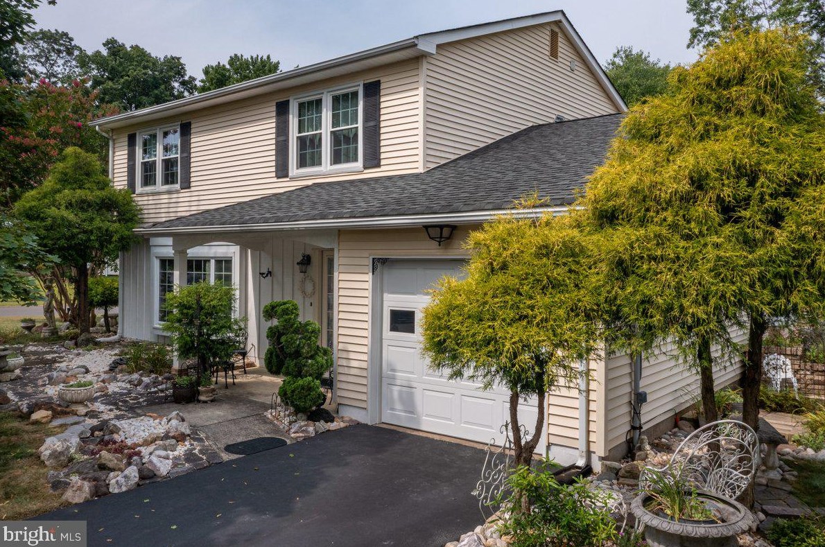 6 Cambria Ct, Trenton, NJ 08690