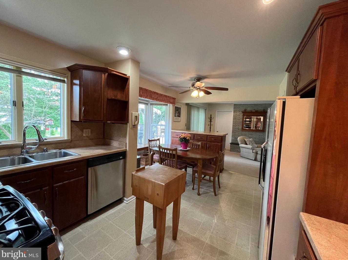 6 Cresthill Rd, Trenton, NJ 08648