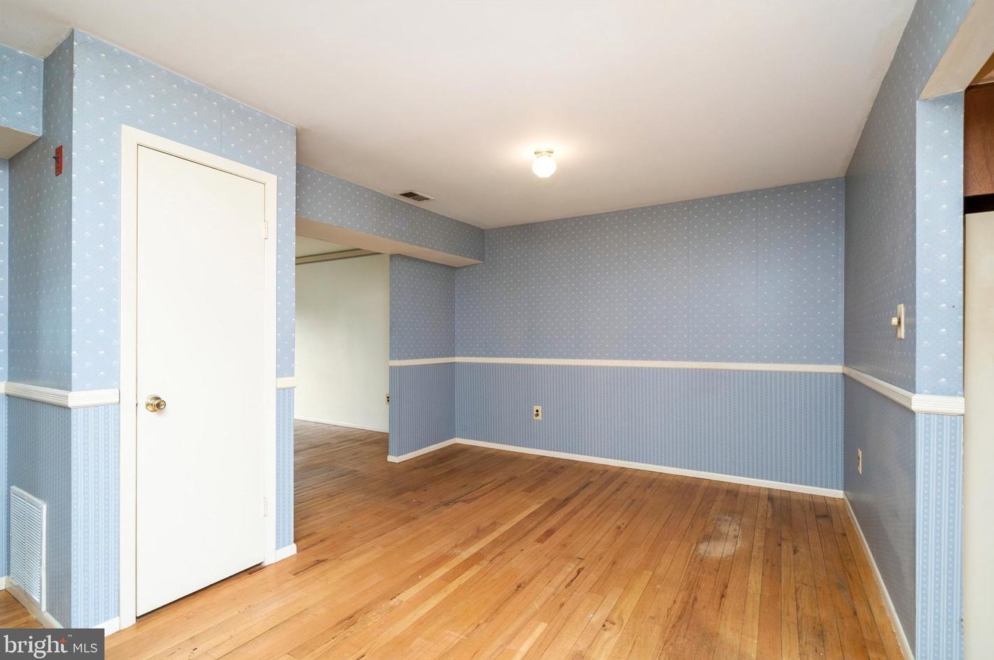 308 Silver Ct, Hamilton Township, NJ 08690