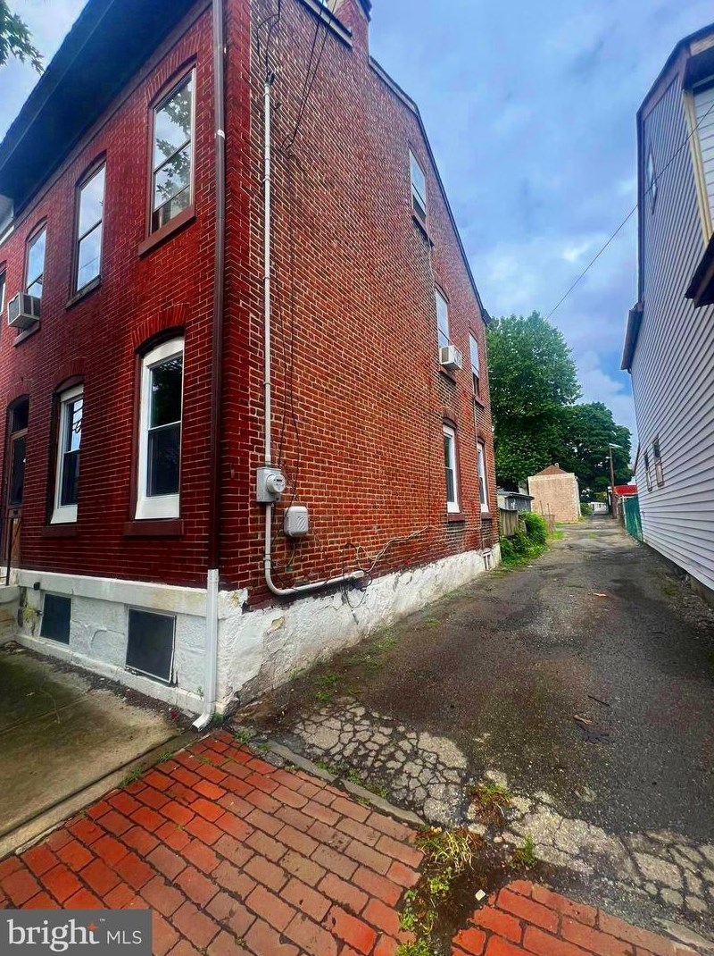 610 Centre St, Trenton, NJ 08611