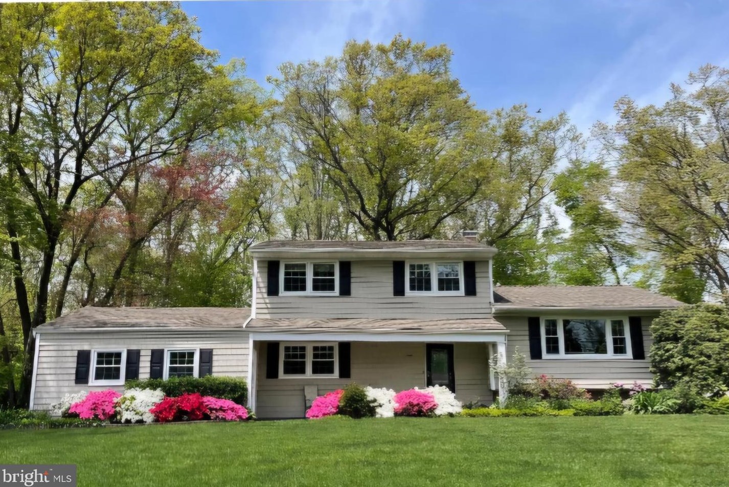 11 Cornwall Dr, East Windsor, NJ 08520