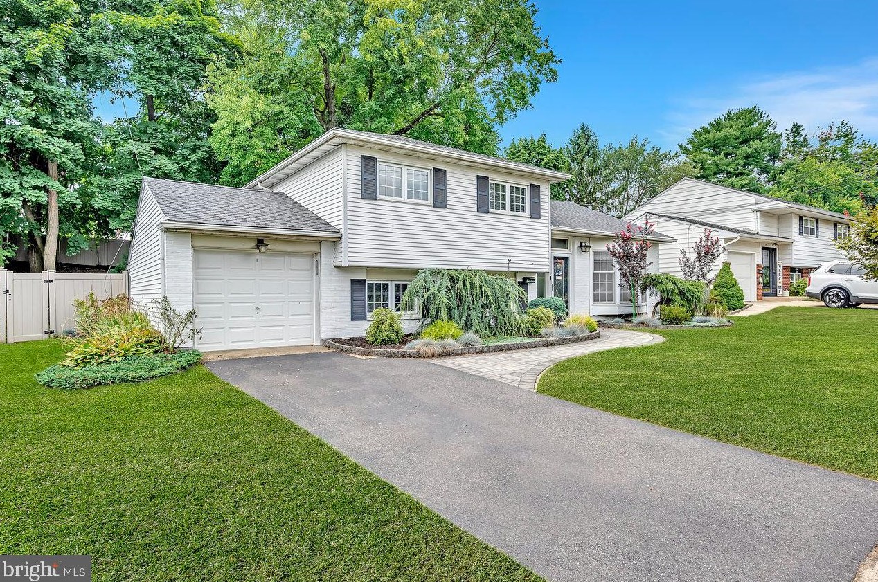 14 Amsterdam Rd, Trenton, NJ 08620