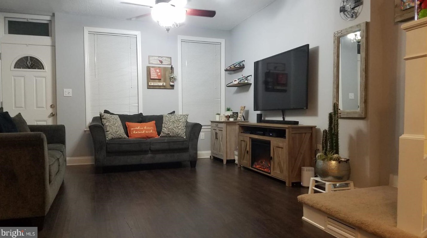 19 Oak St, Trenton, NJ 08638