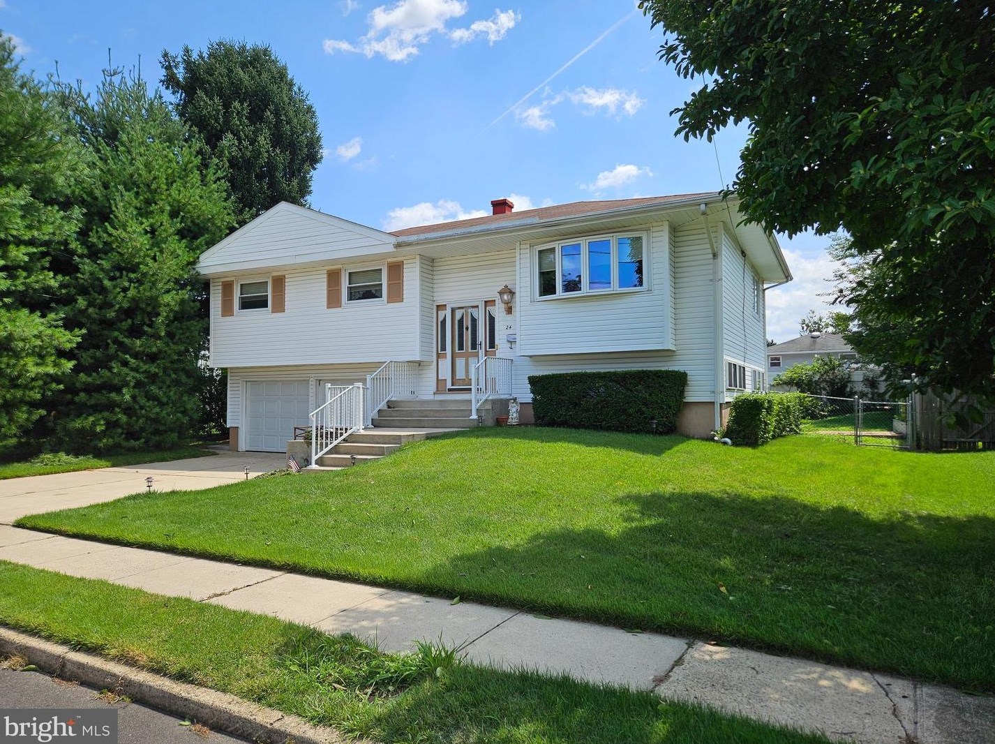 24 Evergreen Ln, Trenton, NJ 08690