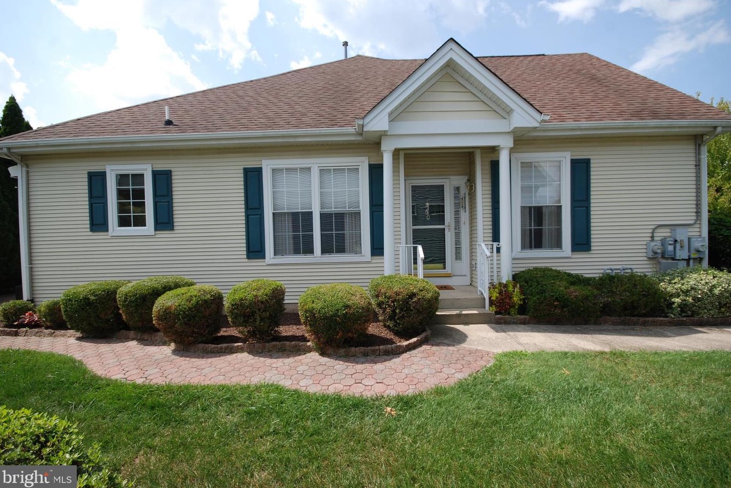 60 Nightingale Dr, Trenton, NJ 08690