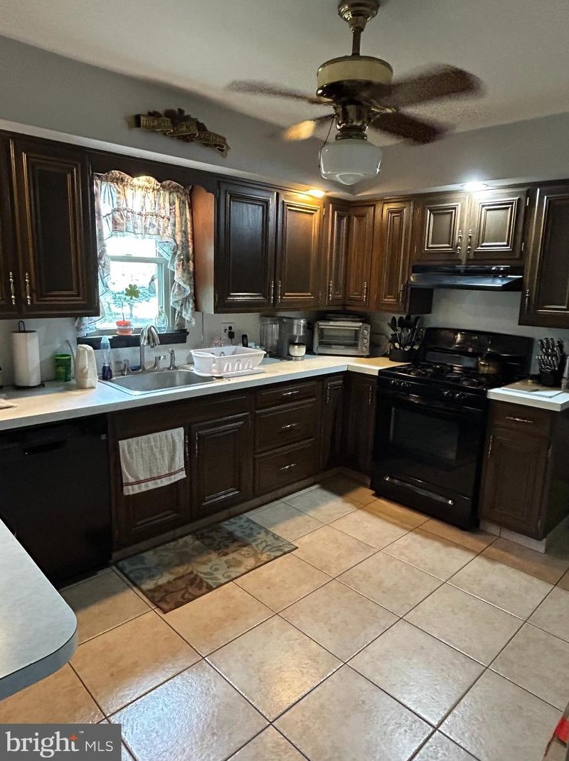 1815 Hamilton Ave, Trenton NJ 08609-2720 exterior