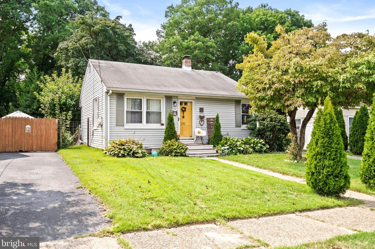 243 Hillhurst Ave, Trenton, NJ 08619