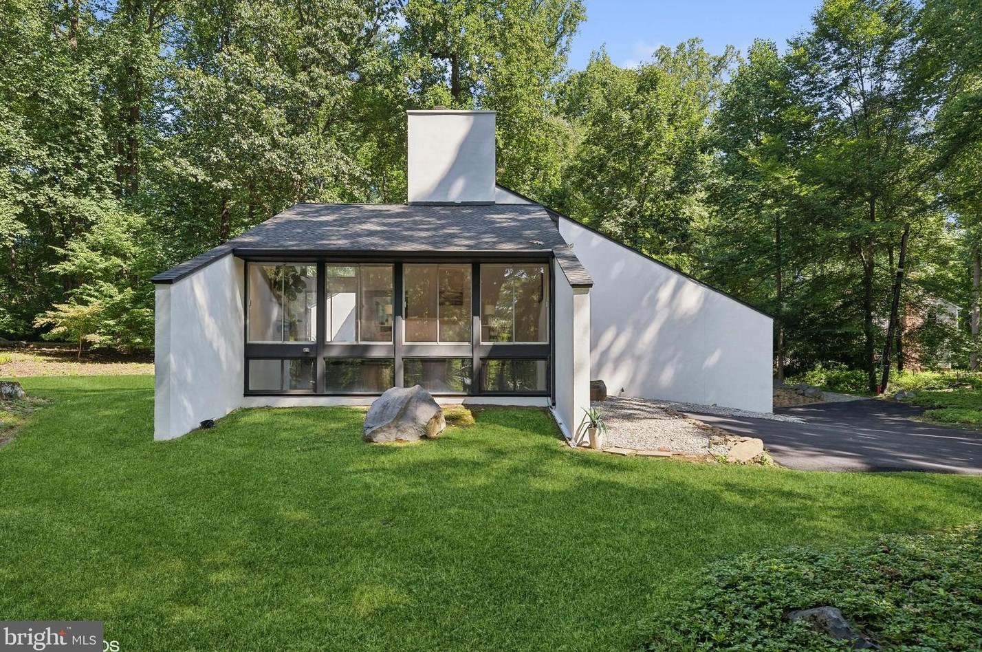 1079 Stuart Rd, Princeton, NJ 08540