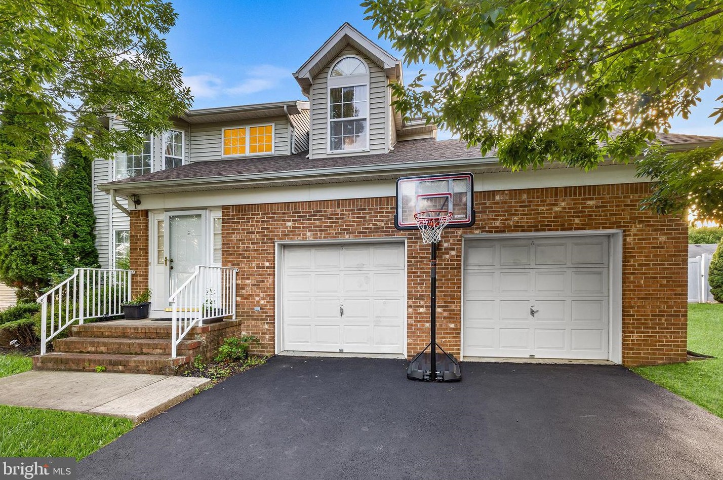 107 Honeysuckle Dr, Trenton, NJ 08638